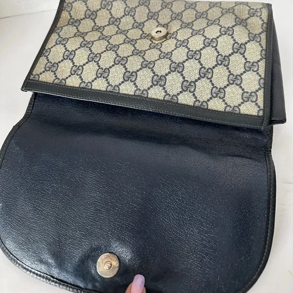 ✋🛑PRICE DROP ✋🛑Authentic Gucci Leather Clutch Crossbody/Shoulder Bag Gucci. - Picture 12 of 17